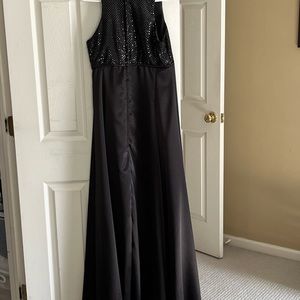 Women’s size 7/8 formal black sequined evening dress